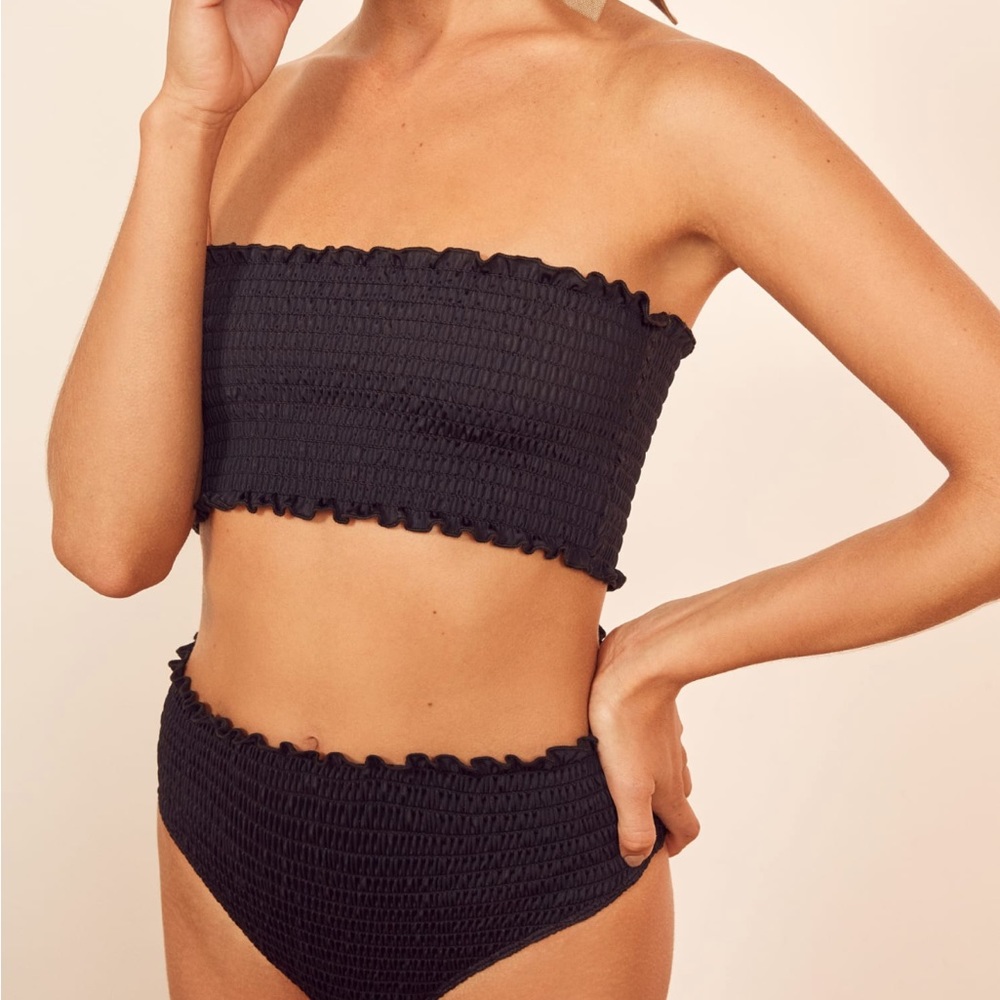 NWOT Reformation Ventura Smocked Bikini